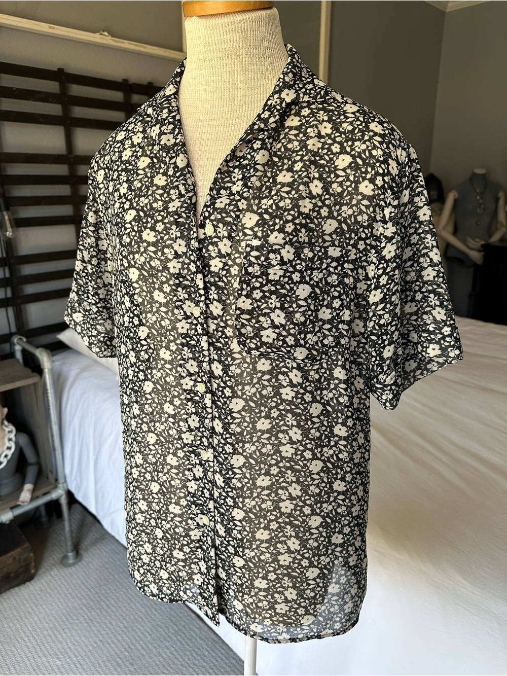 UNIQLO Sheer Black Floral Short-Sleeve Button Front Blouse, size large